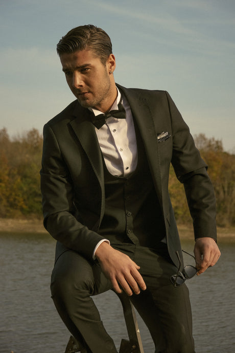 Don’t Wear a Black Suit: Men’s Professional Style Tips